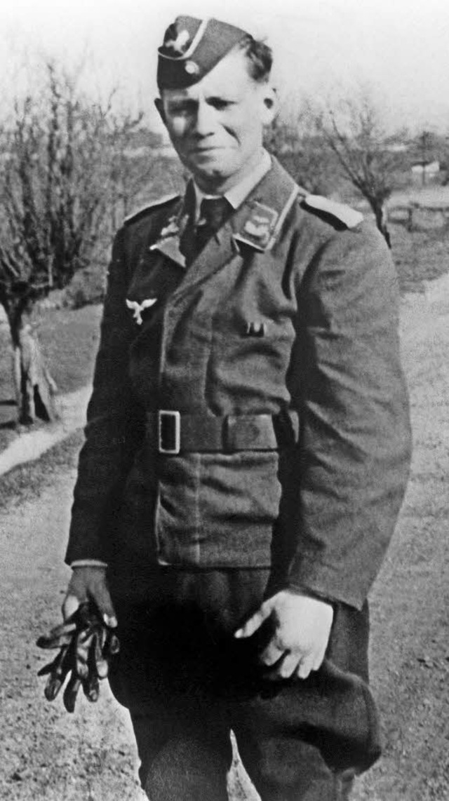 Helmut Schmidt als Leutnant der Luftwa...u viel Unmut und Unverstndnis fhrt.   | Foto: dpa