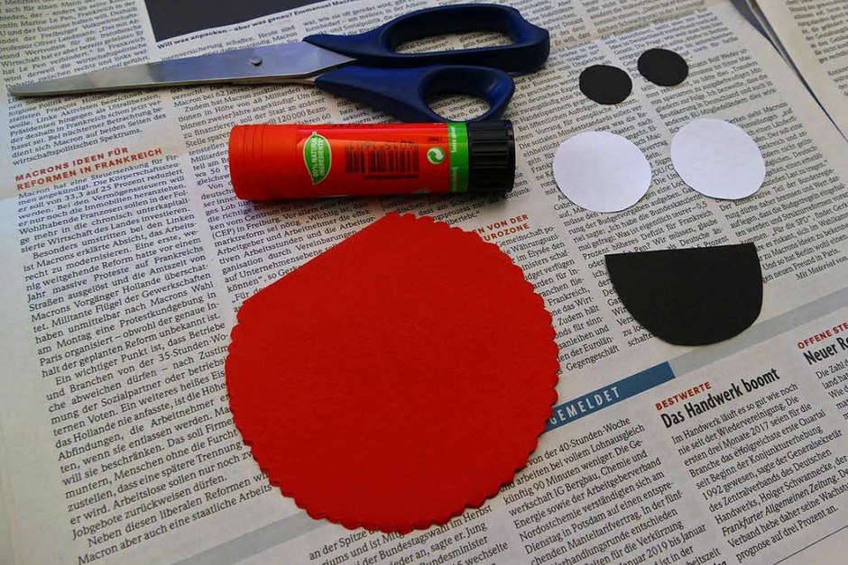 MONSTERKARTEN Was du benötigst:Schere, Kleber sowie buntes, weißes und schwarzes Papier (Foto: Samah Al Taai) MONSTERKARTEN Was du benötigst:Schere, Kleber sowie buntes, weißes und schwarzes Papier (Foto: Samah Al Taai)