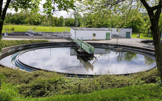 Das Nachklrbecken ist die letzte Stat...te Abwasser in den Rhein flieen kann.  | Foto: Klranlage Herten