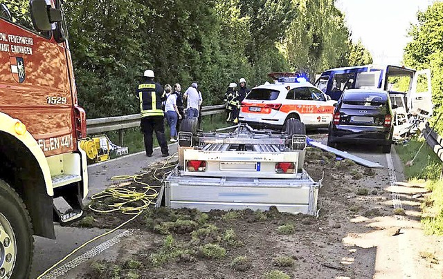 Fotos vom schweren Unfall am Mittwocha...ei Verwendung ggf. unkenntlich machen.  | Foto: Feuerwehr Endingen