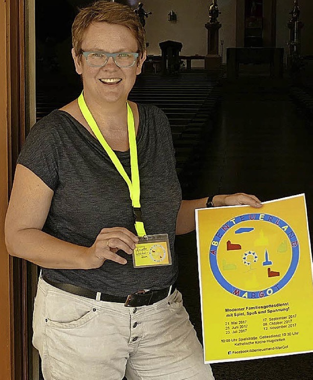 Annette Woschek-Ham mit Plakat zum Abenteuerland   | Foto: Frietsch