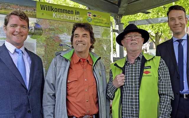 Freuen sich ber die neuen Wanderweget... Esders und Andreas Hall (von links).   | Foto: Gerhard Lck