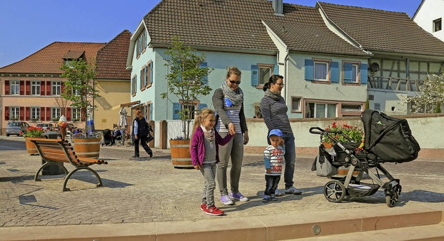 Der neugestaltete Marienplatz  ldt jetzt  schon zum Verweilen ein.   | Foto: Stadt