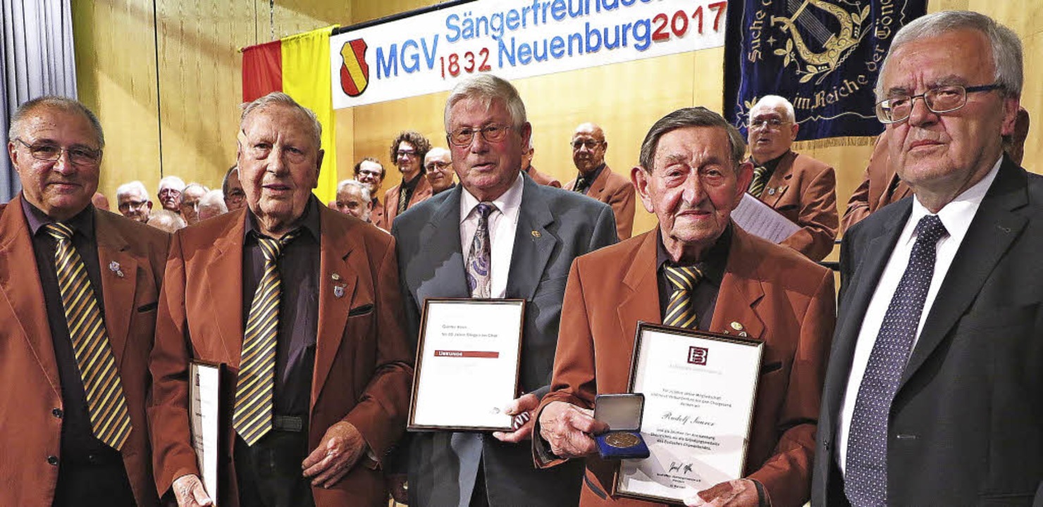 Ehrungen im Neuenburger Gesangverein &...Kern, Rudolf Saurer und Dieter Kassa.   | Foto: Dorothee Philipp
