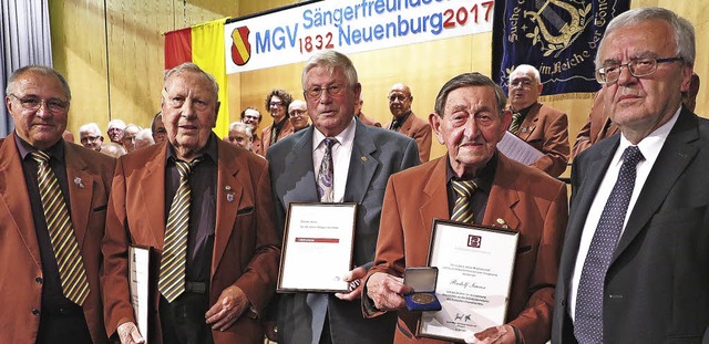 Ehrungen im Neuenburger Gesangverein &...Kern, Rudolf Saurer und Dieter Kassa.   | Foto: Dorothee Philipp