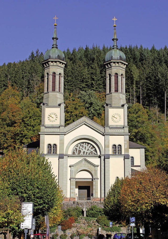 In der Todtnauer Stadtkirche (links) d...er  Solistin Hanna Albrecht (rechts).   | Foto: Schmidt/Privat