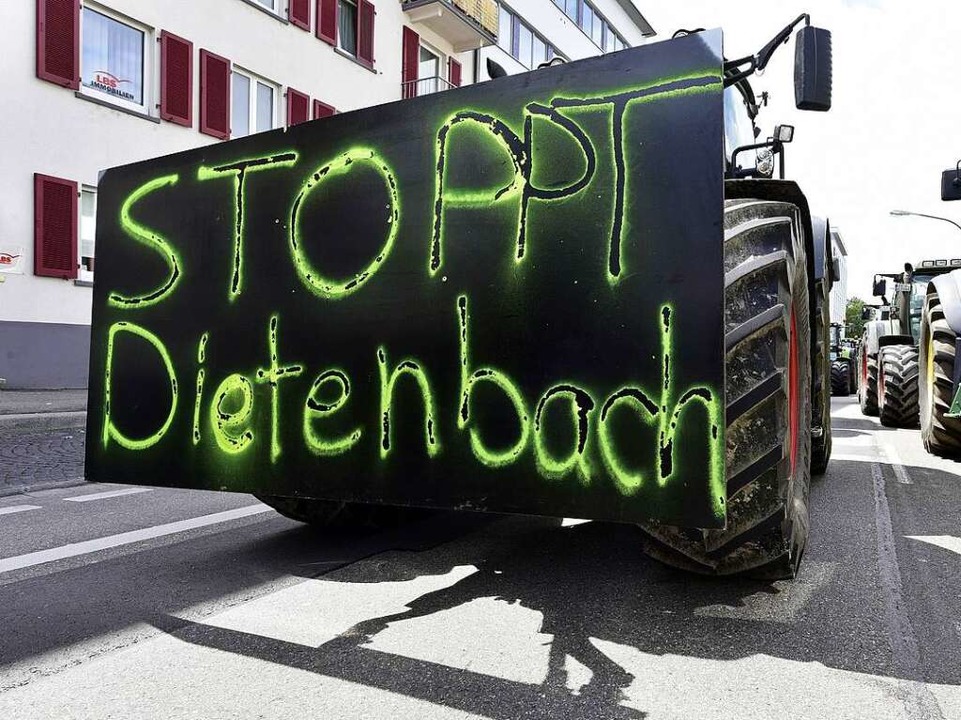 Die Bauern demonstrieren gegen den neuen Stadtteil Dietenbach  | Foto: Thomas Kunz