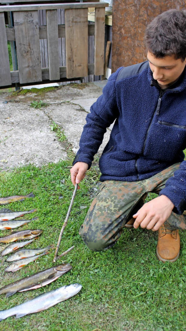 Der Jngste der Angler, Lukas Dobler, ...eder, die beim Anfischen dabei waren.   | Foto: C. Liebwein