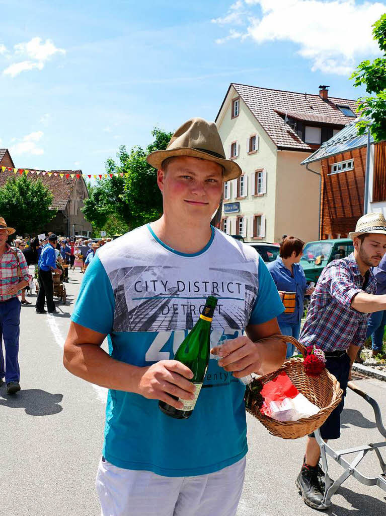 Mit einem bunten Festumzug feiert Wollbach sein Jubilum.