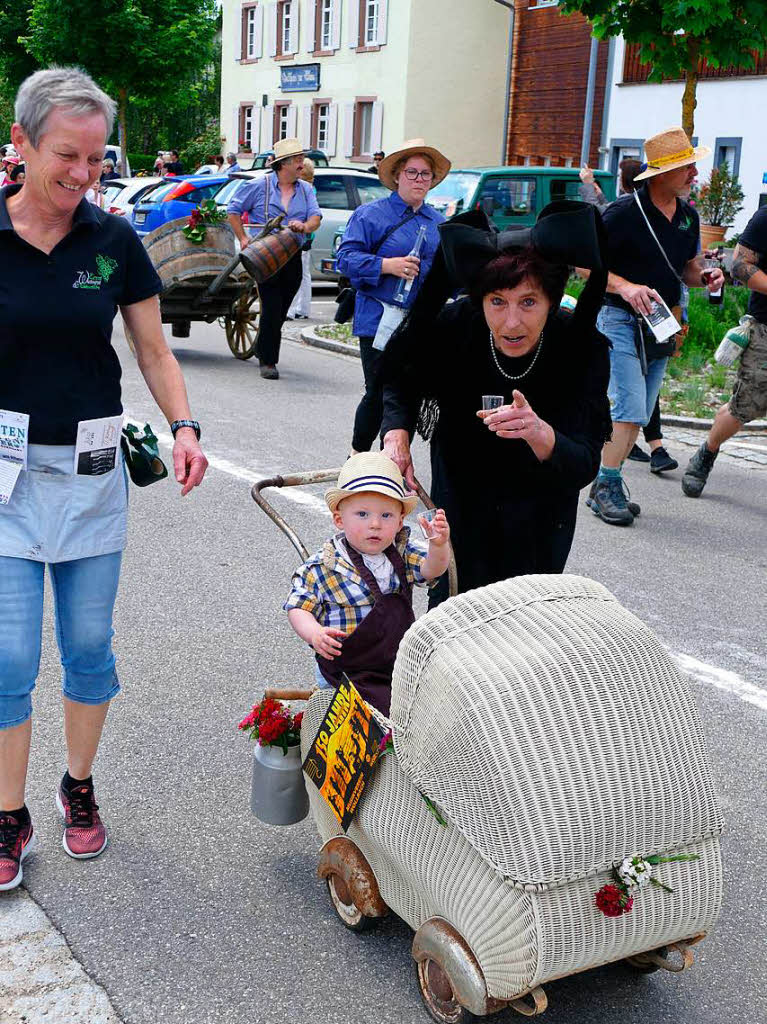 Mit einem bunten Festumzug feiert Wollbach sein Jubilum.