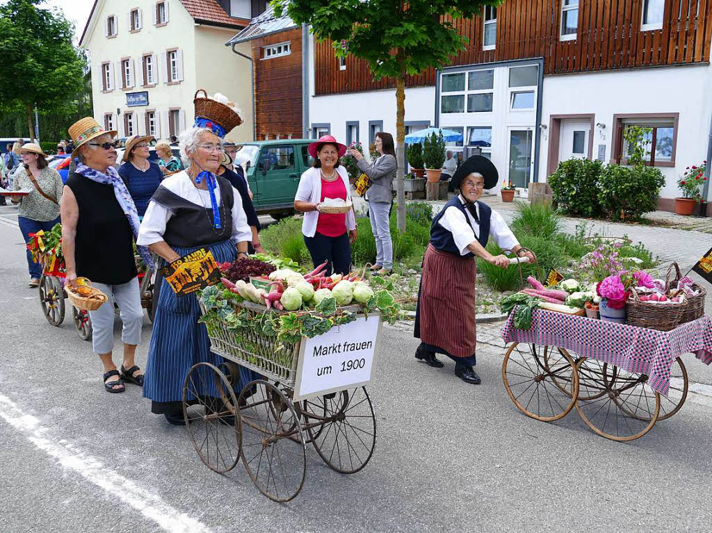 Mit einem bunten Festumzug feiert Wollbach sein Jubilum.