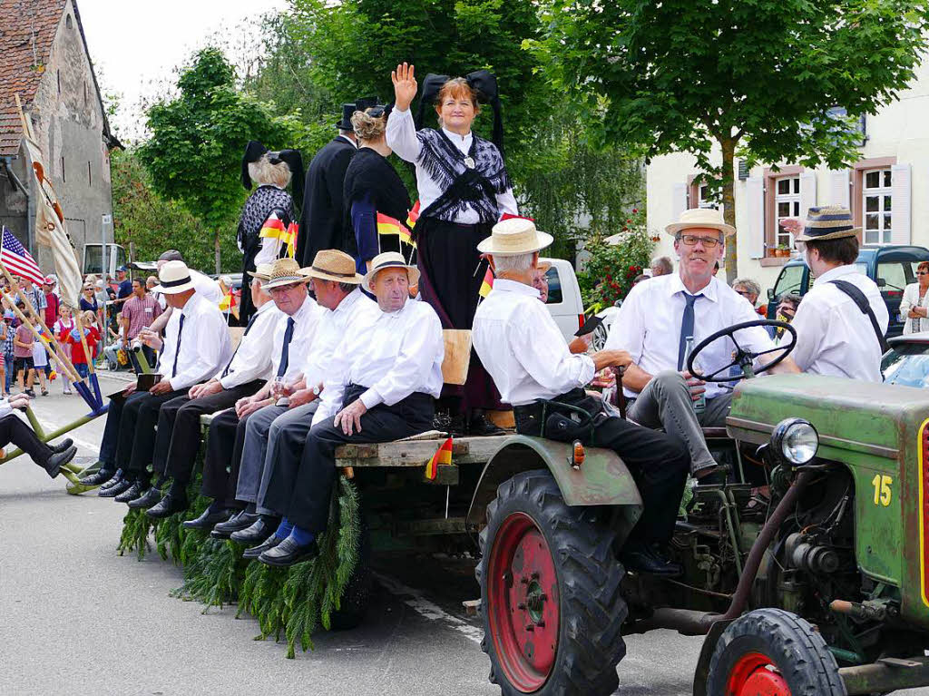 Mit einem bunten Festumzug feiert Wollbach sein Jubilum.