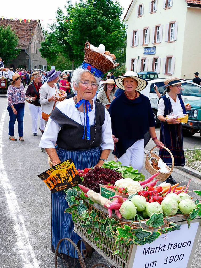 Mit einem bunten Festumzug feiert Wollbach sein Jubilum.