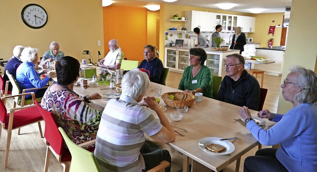 In der Demenz-WG Mittendrin in Staufen... Sozialstation die Pflege bernommen.   | Foto: Hans-Peter Mller