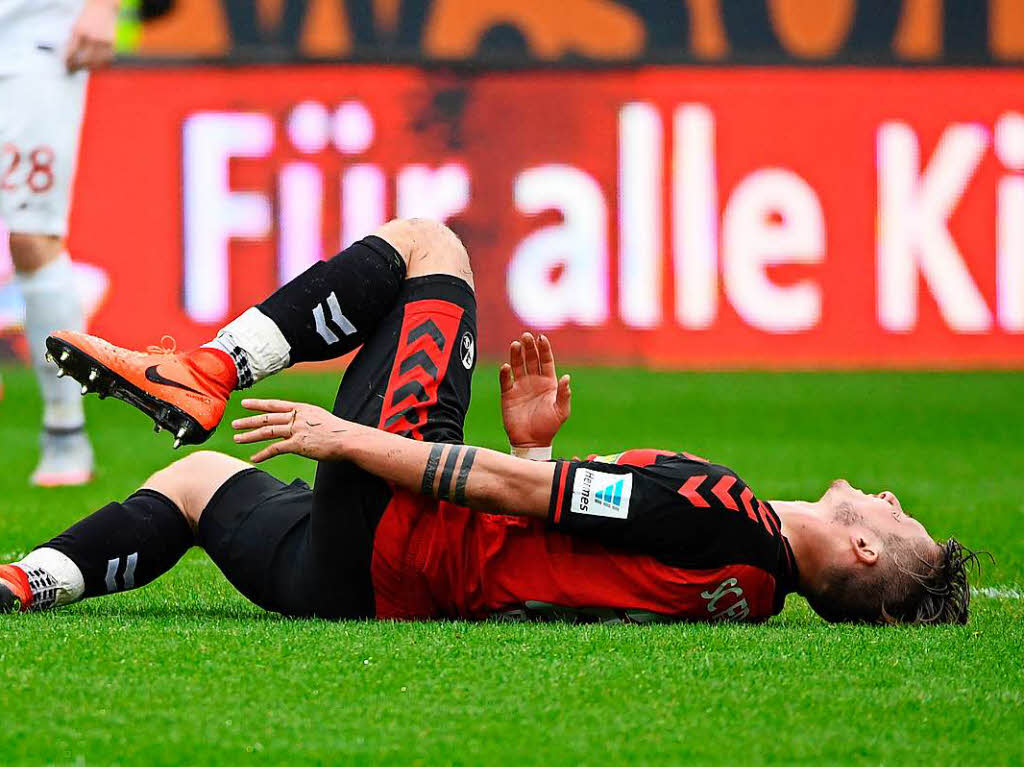 Eine weitere Punkteteilung in Augsburg kann der Sportclub am 25. Spieltag zwar verkraften, viel mehr schmerzt aber die Verletzung des Freiburgers Maximilian Philipp. 1:1 war das Spiel in der Fuggerstadt ausgegangen.
