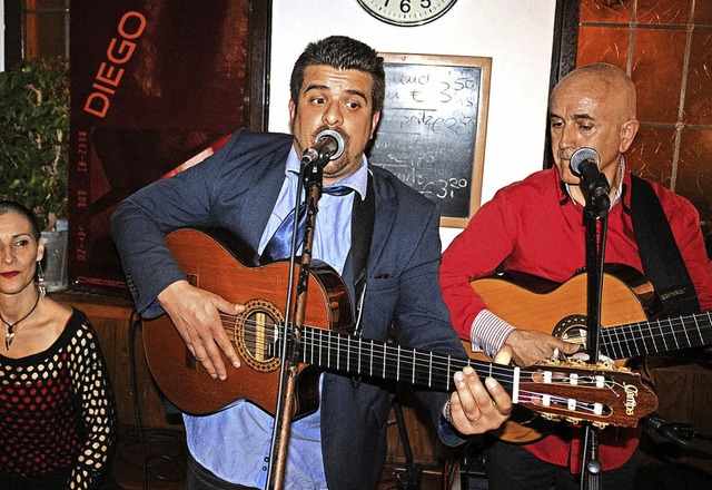 Diego&#8217;s Canela (links) spielen w... Pop-Covers und mehrstimmigem Gesang.   | Foto: Archivfotos: Karin Heiss