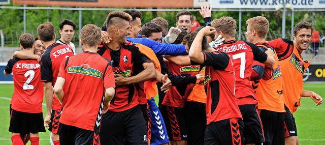Auer Rand und Band: die U23 des SC Fr...brachten Aufstieg in die Regionalliga   | Foto: Patrick Seeger