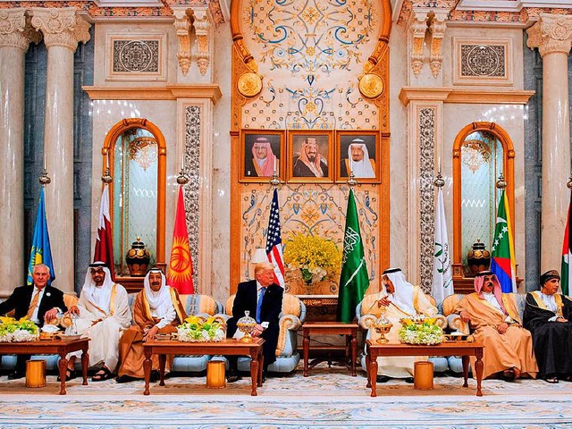 US-Prsident Donald Trump (Mitte links... bin Abdulaziz al-Saud (Mitte rechts).  | Foto: AFP