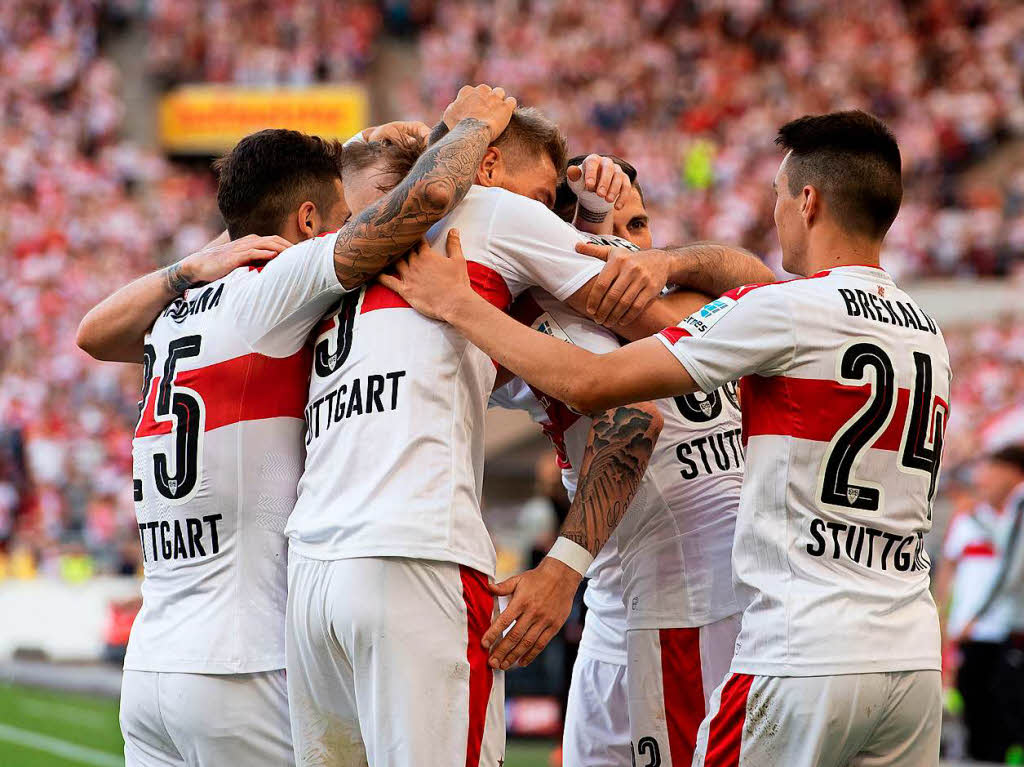 Grenzenloser Jubel in Stuttgart: Mit einem 4:1-Heimsieg ber Wrzburg feierten die Schwaben die Meisterschaft und den sofortigen Wiederaufstieg in die Bundesliga.