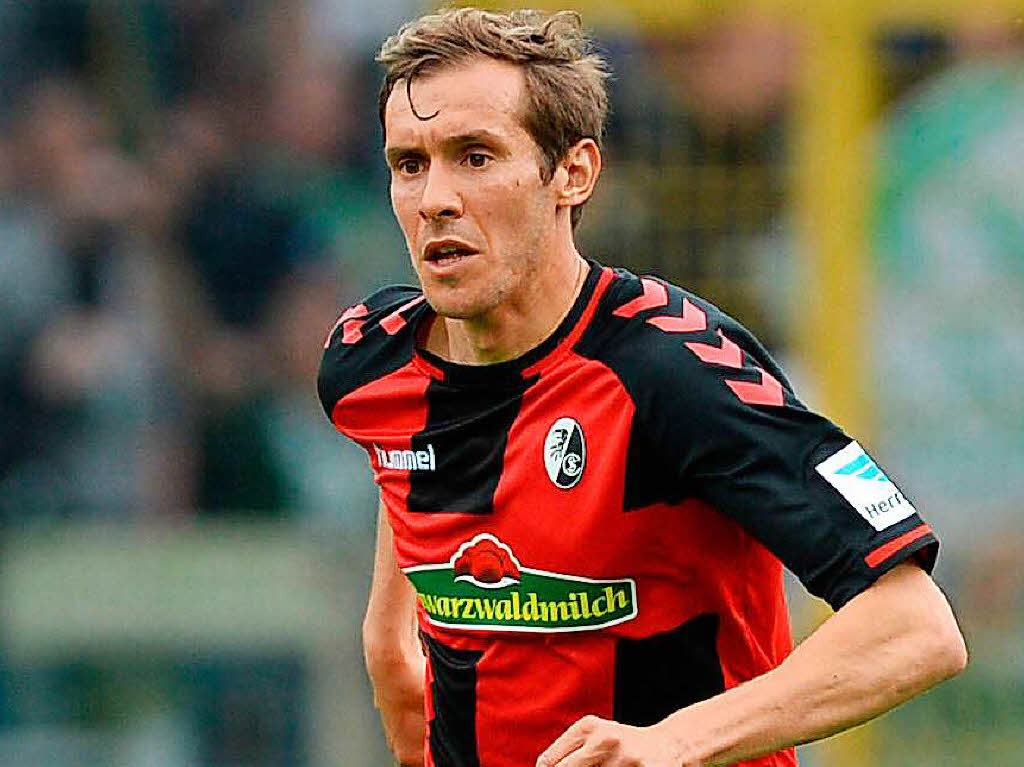 Julian Schuster verlängert Vertrag beim SC Freiburg SC Freiburg