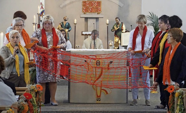 Beim Festgottesdienst demonstrierte da...ende in Sankt Achatius gefeiert wurde.  | Foto: Ilona Hge
