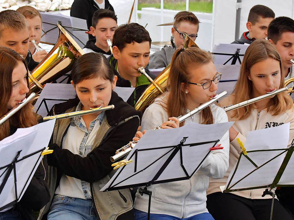 Das Sthlinger Schulorchester wurde vom "Musikzug" der 10. Klasse verstrkt.
