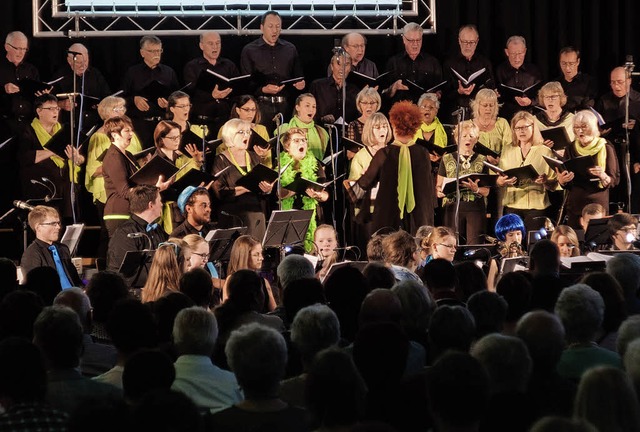 Mit groer Stimmkraft prsentierten die Musikerinnen und Musiker die Stcke.   | Foto: Ansgar Taschinski