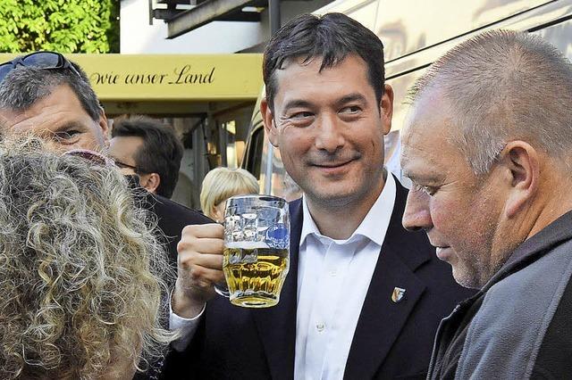 Viele Umarmungen auf dem Weg zum Bier