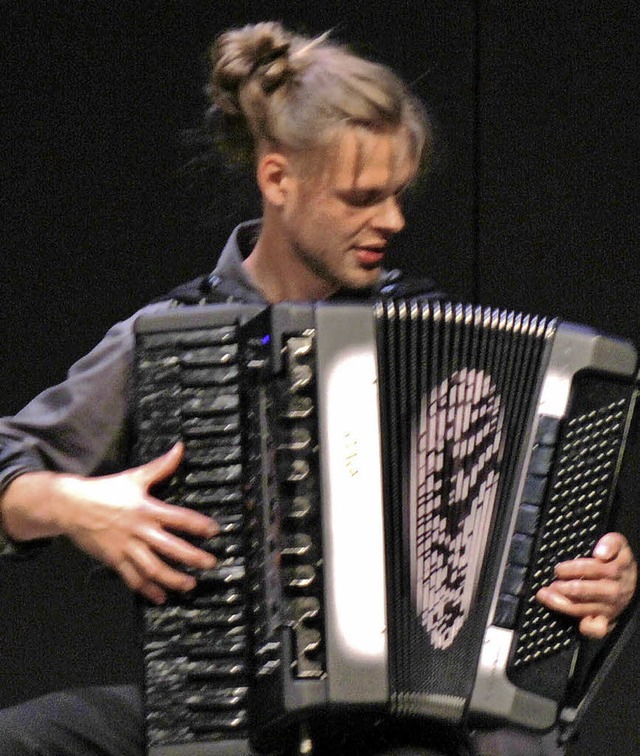 Matthias Matzke begeisterte das Publik...te Entwicklung dieser Instremente vor.  | Foto: Rolf Reimann