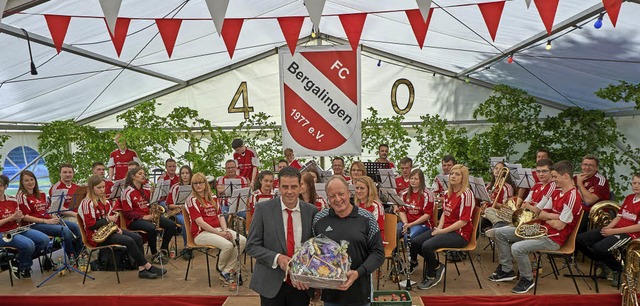 Zum Jubilum  hatten sich die gut 30  ...efunden, um den Festakt  zu begleiten.  | Foto: Julia Becker