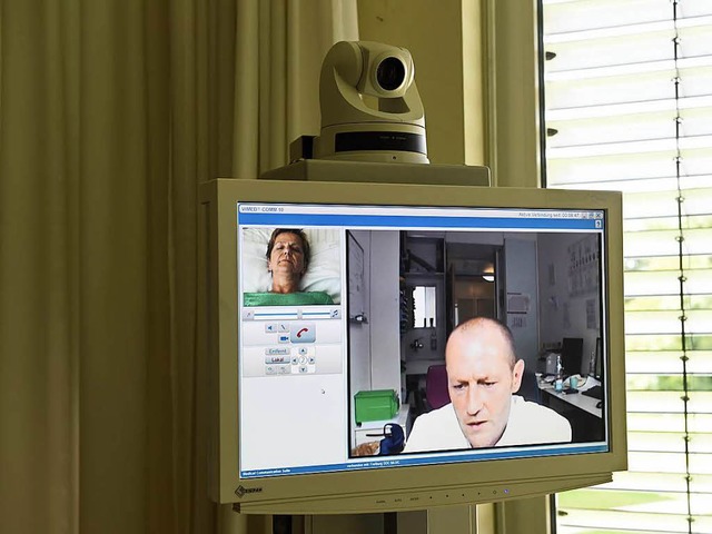 So kann Telemedizin funktionieren: Per...ntakt mit Patienten  in Mllheim auf.   | Foto: Volker Mnch