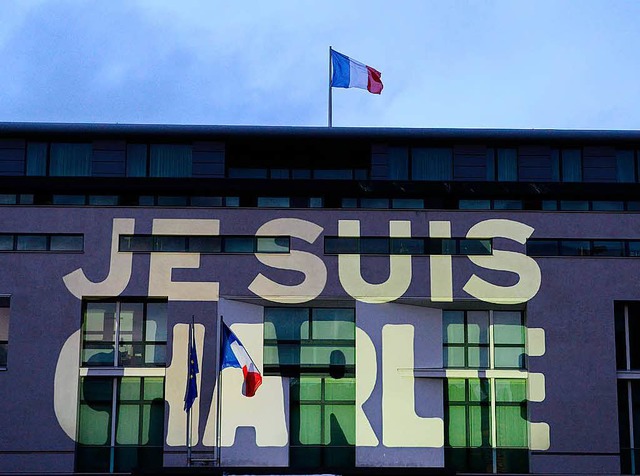 Nach dem Anschlag auf das franzsische...weit unter dem Hashtag #JeSuisCharlie.  | Foto: AFP