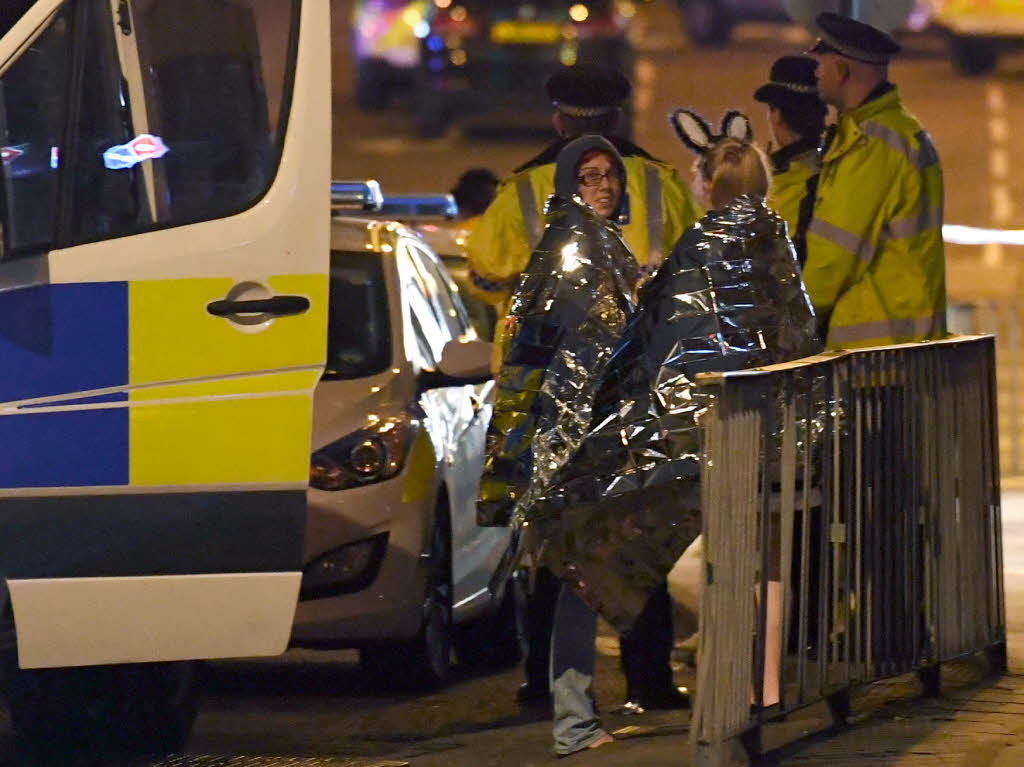 Bei einem Konzert des US-Popsternchens Ariana Grande in Manchester gab es eine Explosion mit vielen Toten.