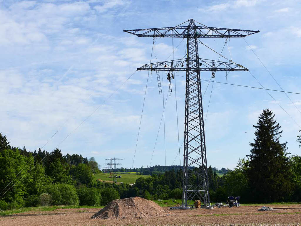 Die Arbeiten auf Bonndorfer Gemarkung an der Stromtrasse Villingen/Gurtweil kommen gut voran.
