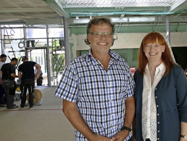 Michael Weber und Sabine Braun in der ...der Brenfelsschule fertig sein soll.   | Foto: Ralf H. Dorweiler