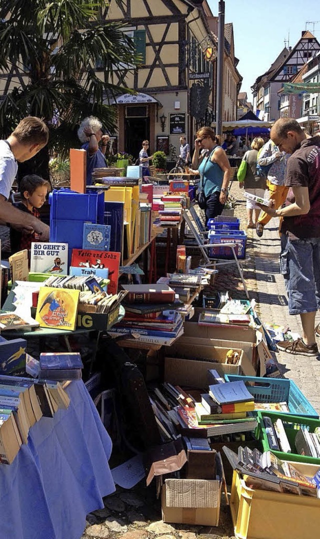 Schmkern, lesen, kaufen, verkaufen: Das Buch ist der Star  in Endingen.   | Foto: Ruth Seitz