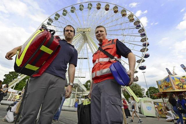 Wie ehrenamtliche DRK-Helfer auf der Frhjahrsmess' im Einsatz sind