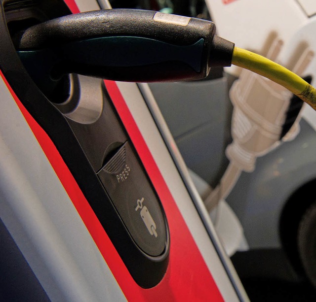 E-Autos bekommen Energie aus der Steckdose.   | Foto: dpa