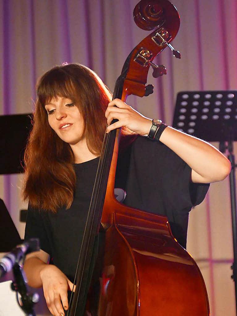 Shana Moehrke ist eine versierte Bassistin