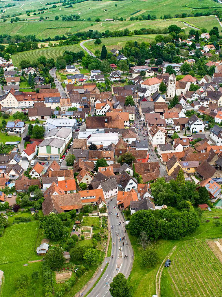 Vermutlich ein neuer Rekord: Rund 30 000 Besucher lieen es sich beim Gutedeltag gut gehen.