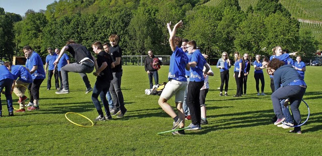 So geht Olympia: Einer jubelt, einer h...Ringe.  Gewonnen hat  der Thekenclub.   | Foto: Werner Schnabl