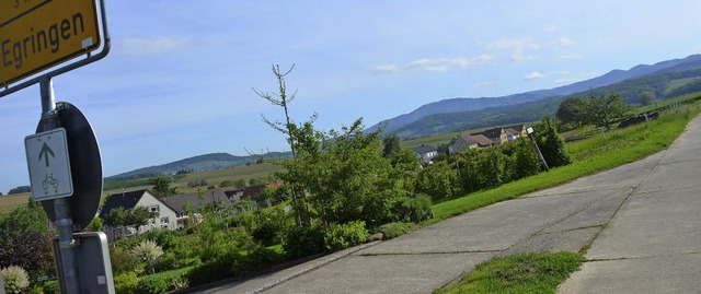 Zwischen  der Betonstrae &#8222;Ob de...nscht sich Egringen ein Neubaugebiet.   | Foto: Marco Schopferer