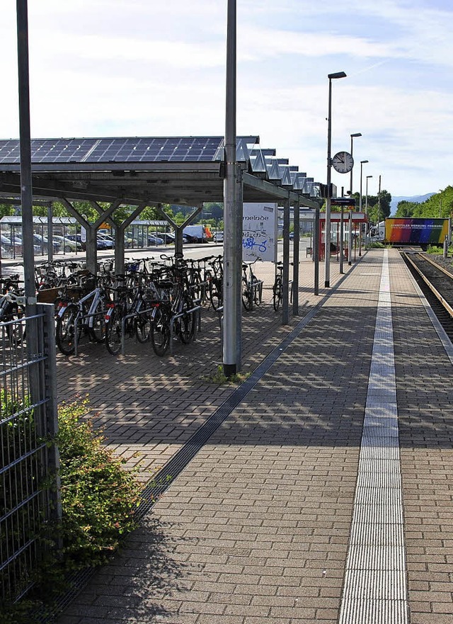 Am heutigen Hugstetter Bahnsteig  ist ...allen, was der Ortschaftsrat ablehnt.   | Foto: Manfred Frietsch