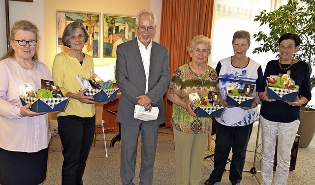 Ehrungen (von links): Mina Zwetzich, G...eidelore Dieterle und Christa Reischl   | Foto: AWO