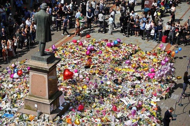 In Manchester mischt sich Wut über US-Geheimdienste zu Trauer