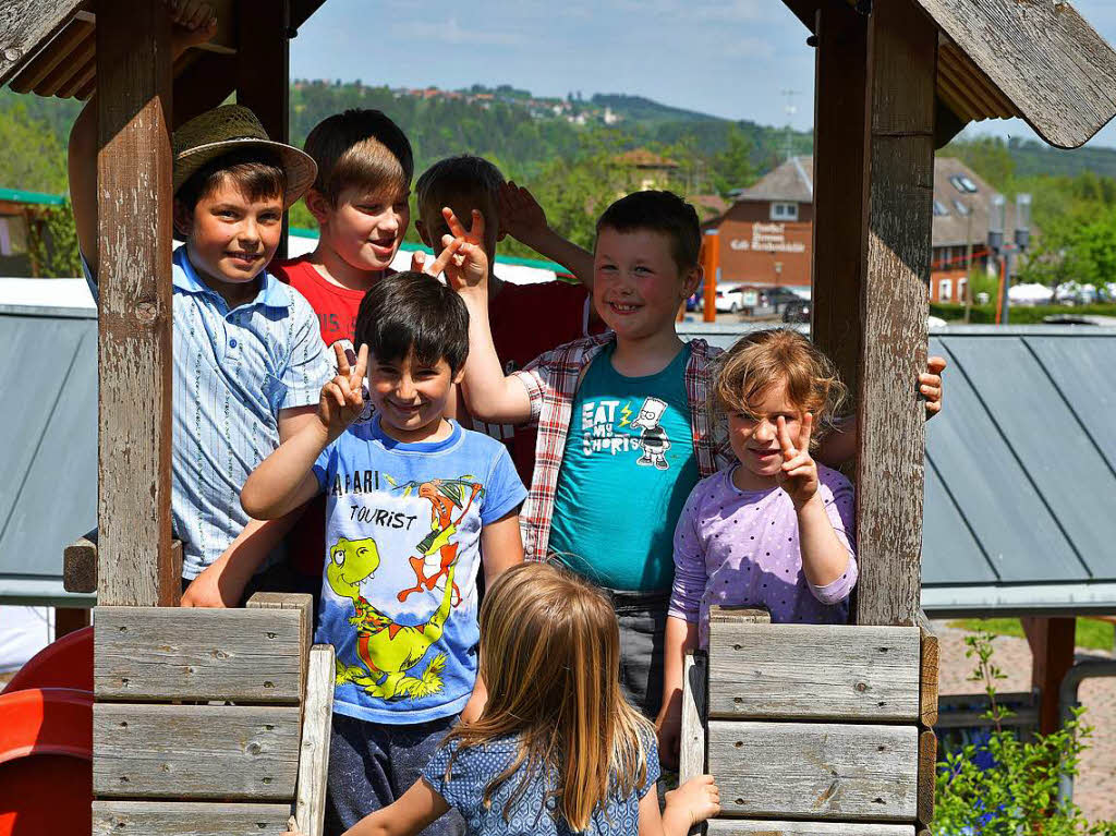 Jung und alt hatten einen Riesenspa beim Vatertagshock auf dem Holzschlger Dorfplatz.