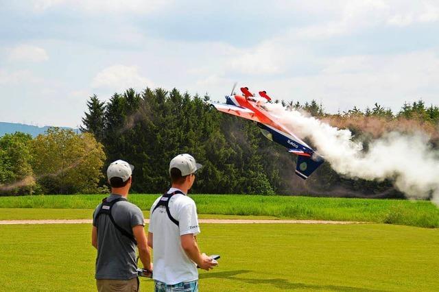 Tollkhnes Flugballett an Himmelfahrt