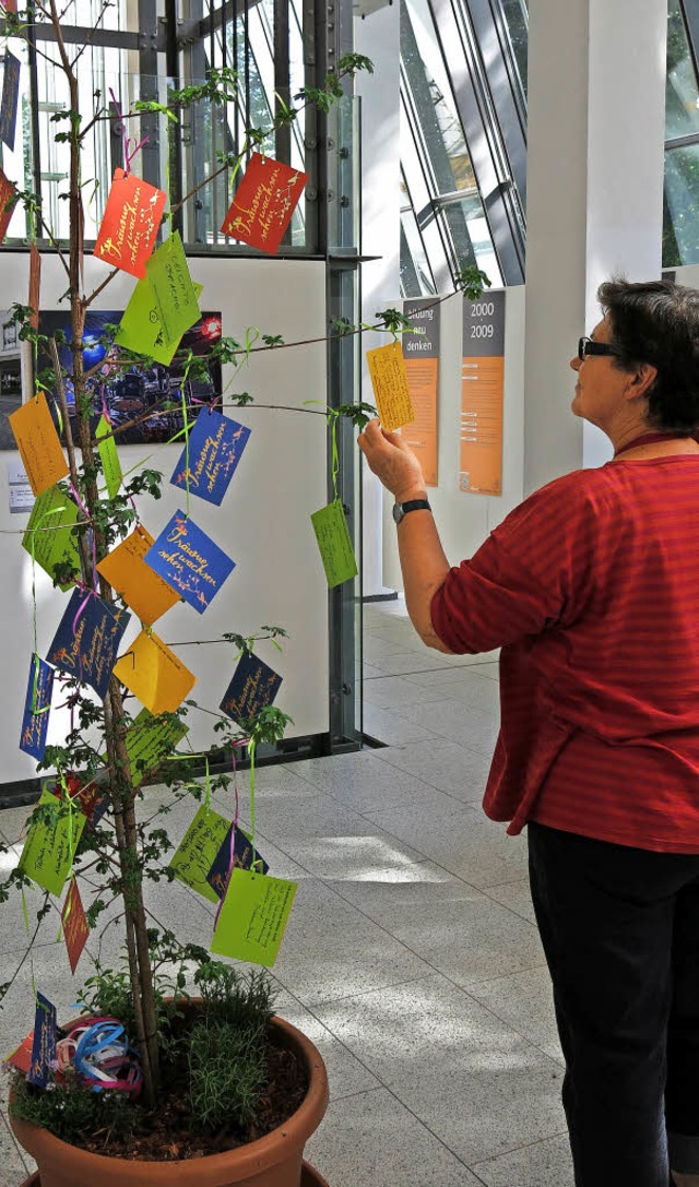 Der Wunschbaum ist Bestandtteil der Aussellung Inklusion  | Foto: Georg Vo