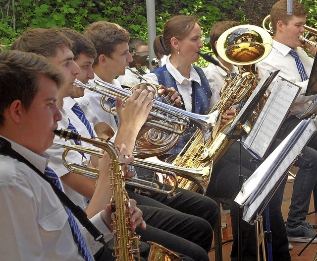 Das Jugendorchester erffnete das Burgkonzert.   | Foto: Josef Faller