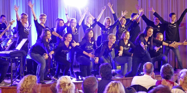 Der Pop Performance Chor bot die &#8222;Bohemian Rhapsody&#8220;.   | Foto: Hans-Peter Mller